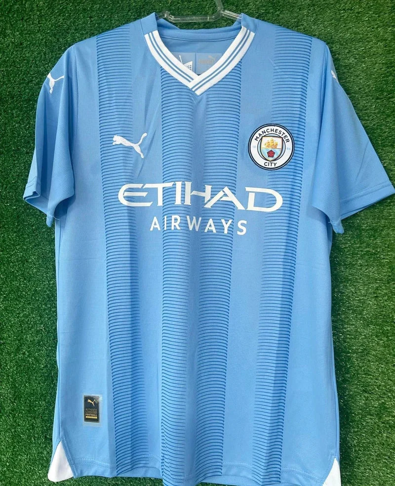 Camisola Manchester City I com PATCH 23/24 - Azul e Branca - Image 4